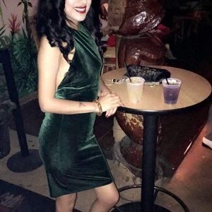 💚 beautiful hunter green velvet dress